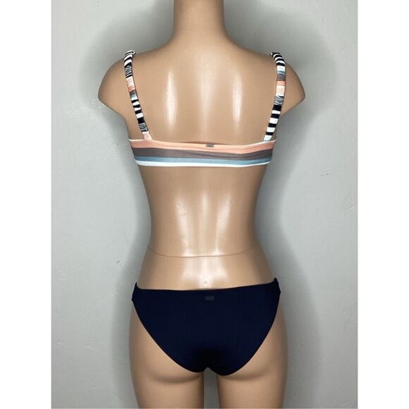 New. O’Neill & Roxy stripe bikini. Medium - Picture 2 of 3
